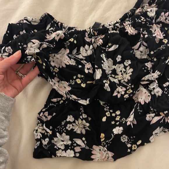 Billabong flowy off the shoulder ruffled crop top - Picture 2 of 3